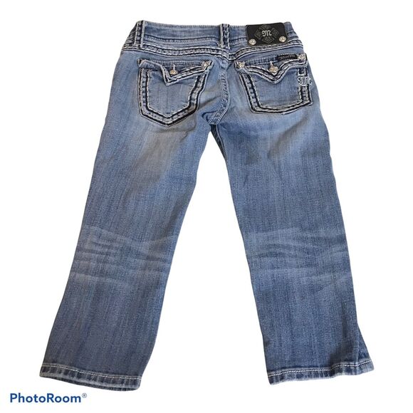 Miss Me Thick Stitch Jeweled Flap Pocket Signature Capri Size 25 Light Wash - Picture 1 of 7